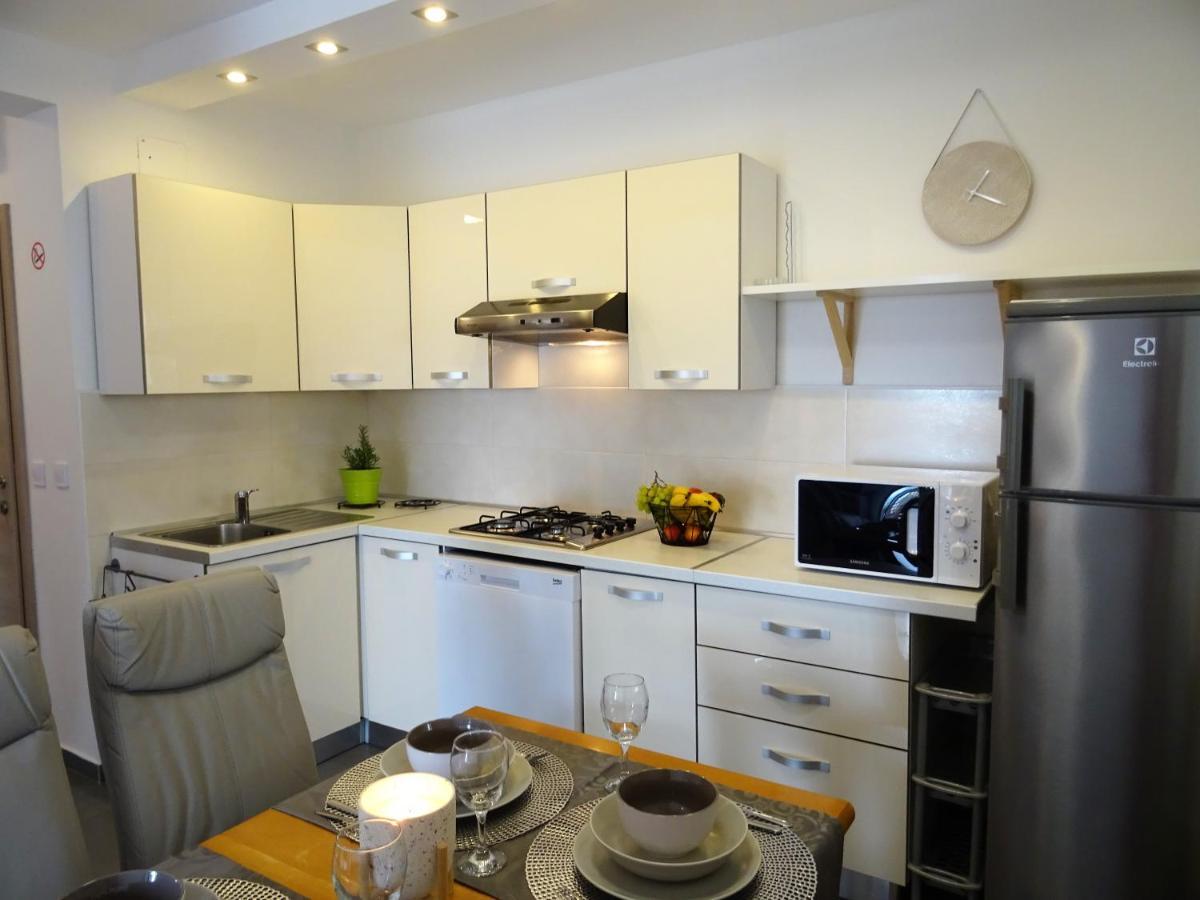Apartments Topic Nin Luaran gambar