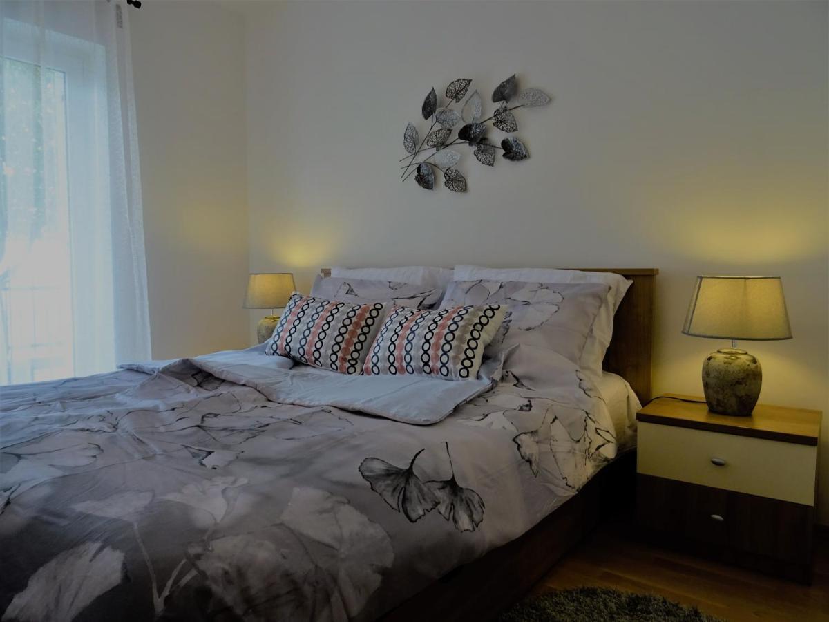 Apartments Topic Nin Luaran gambar