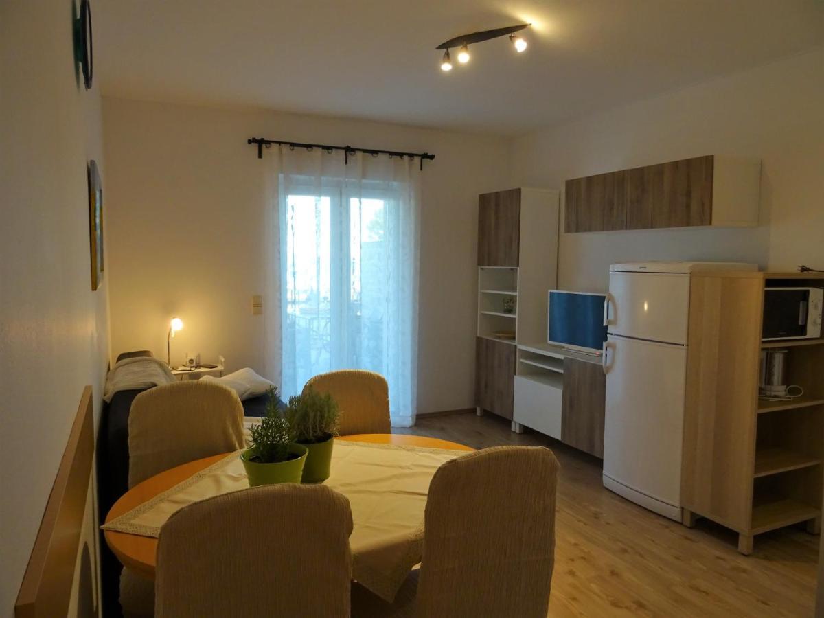 Apartments Topic Nin Luaran gambar