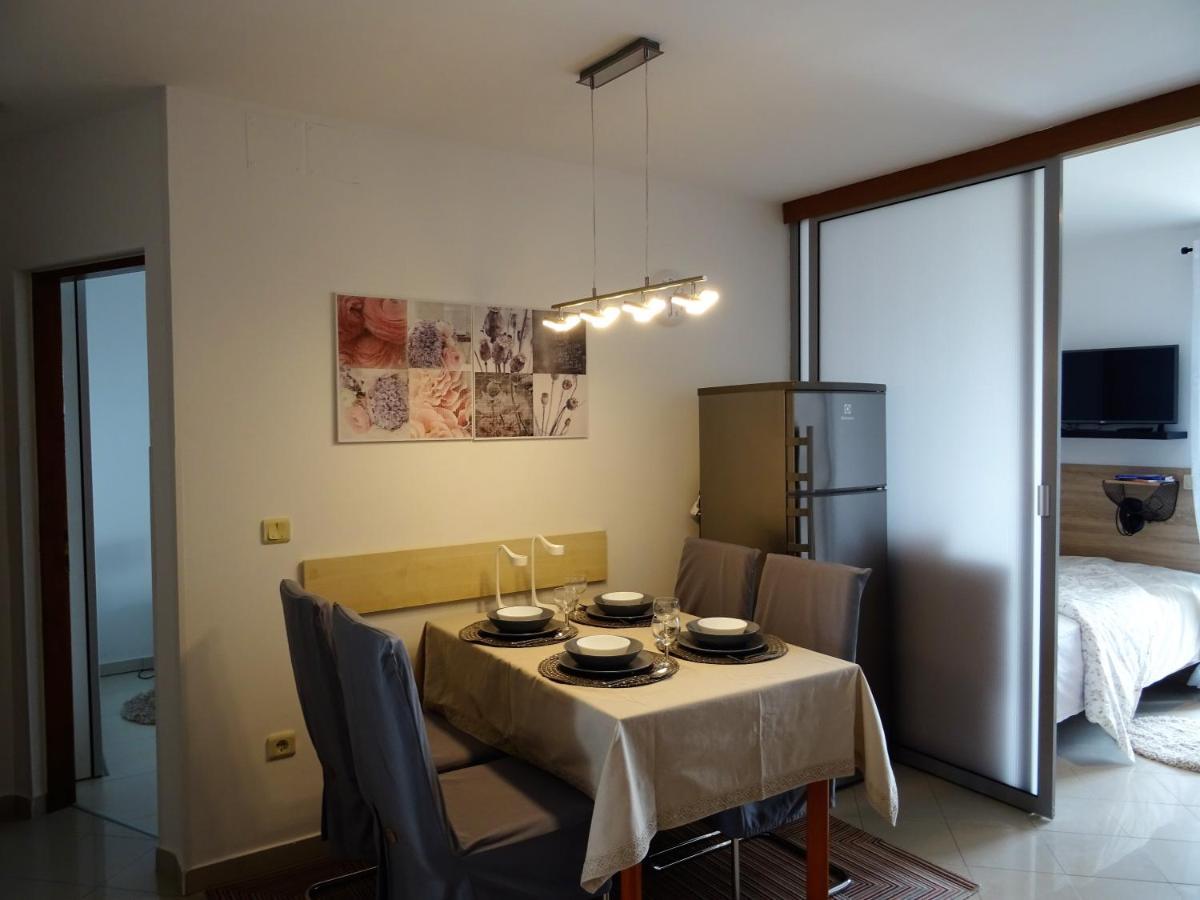 Apartments Topic Nin Luaran gambar