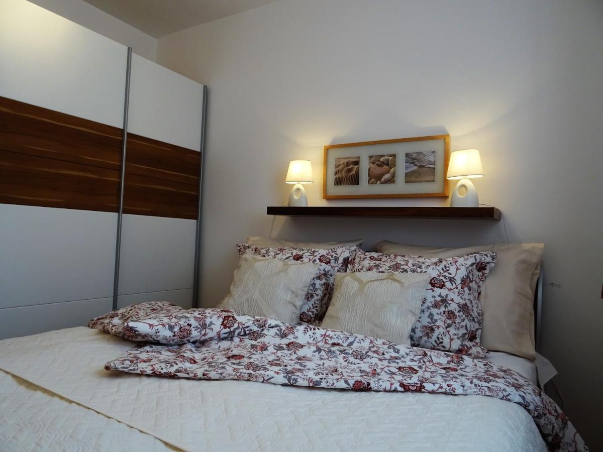 Apartments Topic Nin Luaran gambar