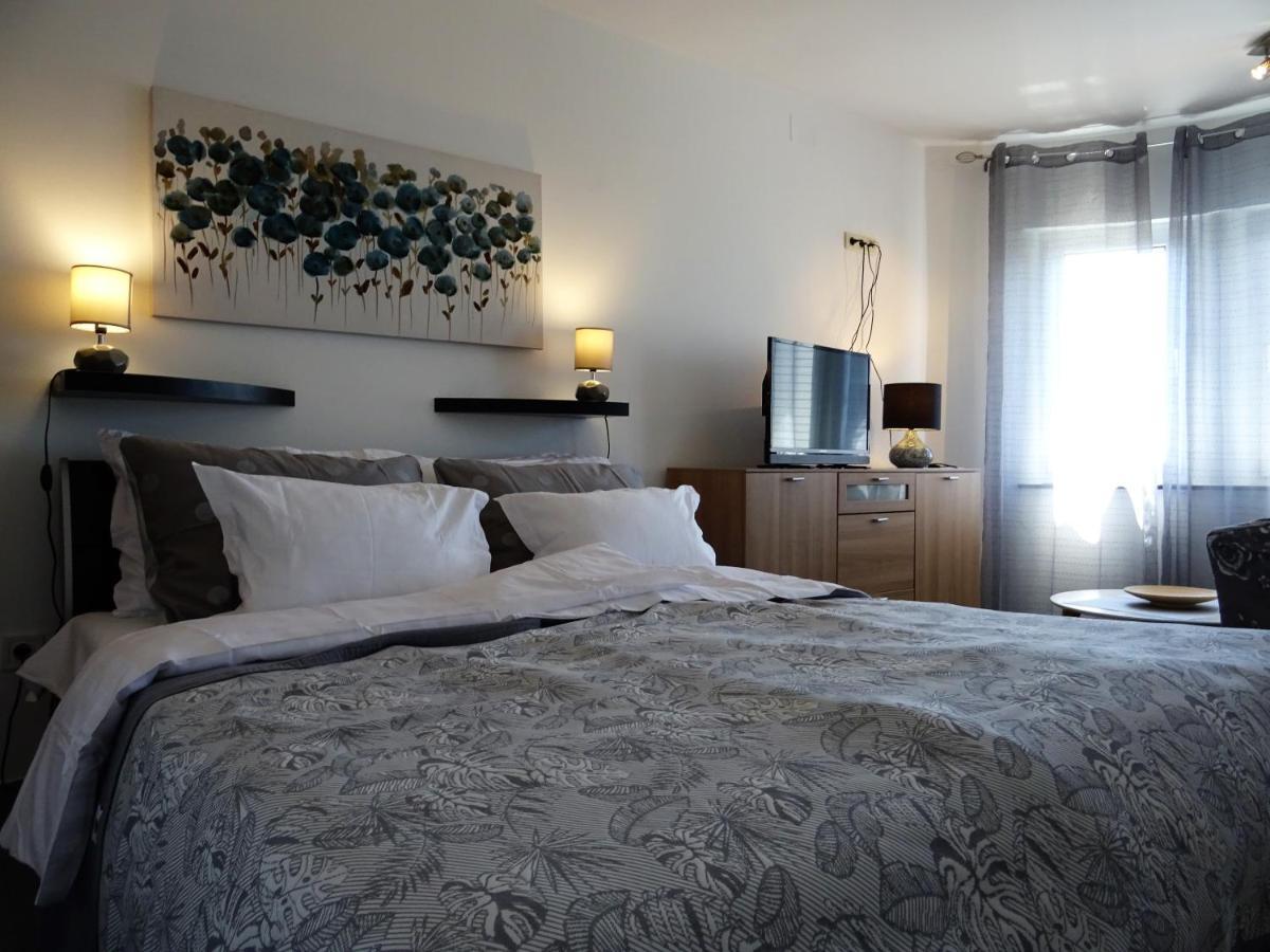 Apartments Topic Nin Luaran gambar