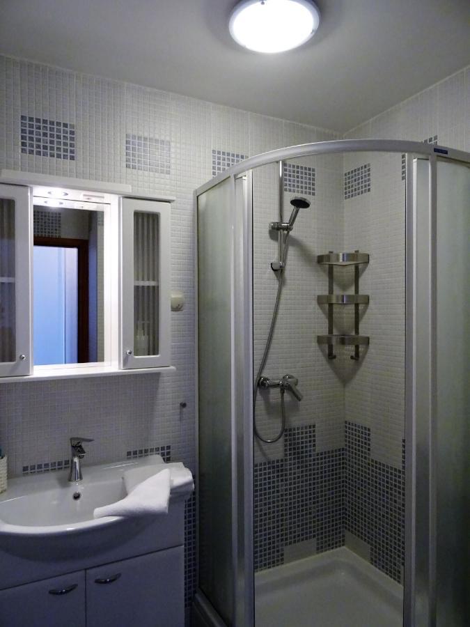 Apartments Topic Nin Luaran gambar