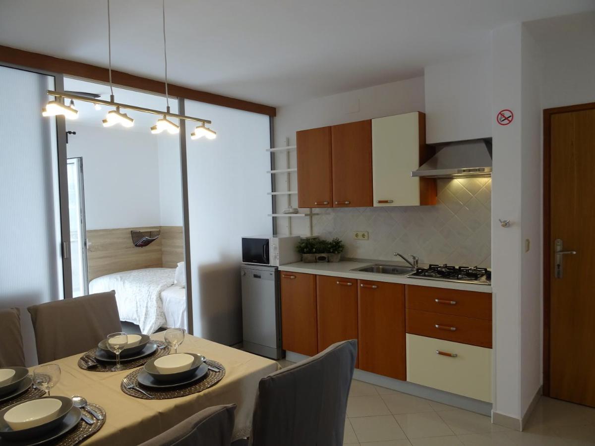 Apartments Topic Nin Luaran gambar