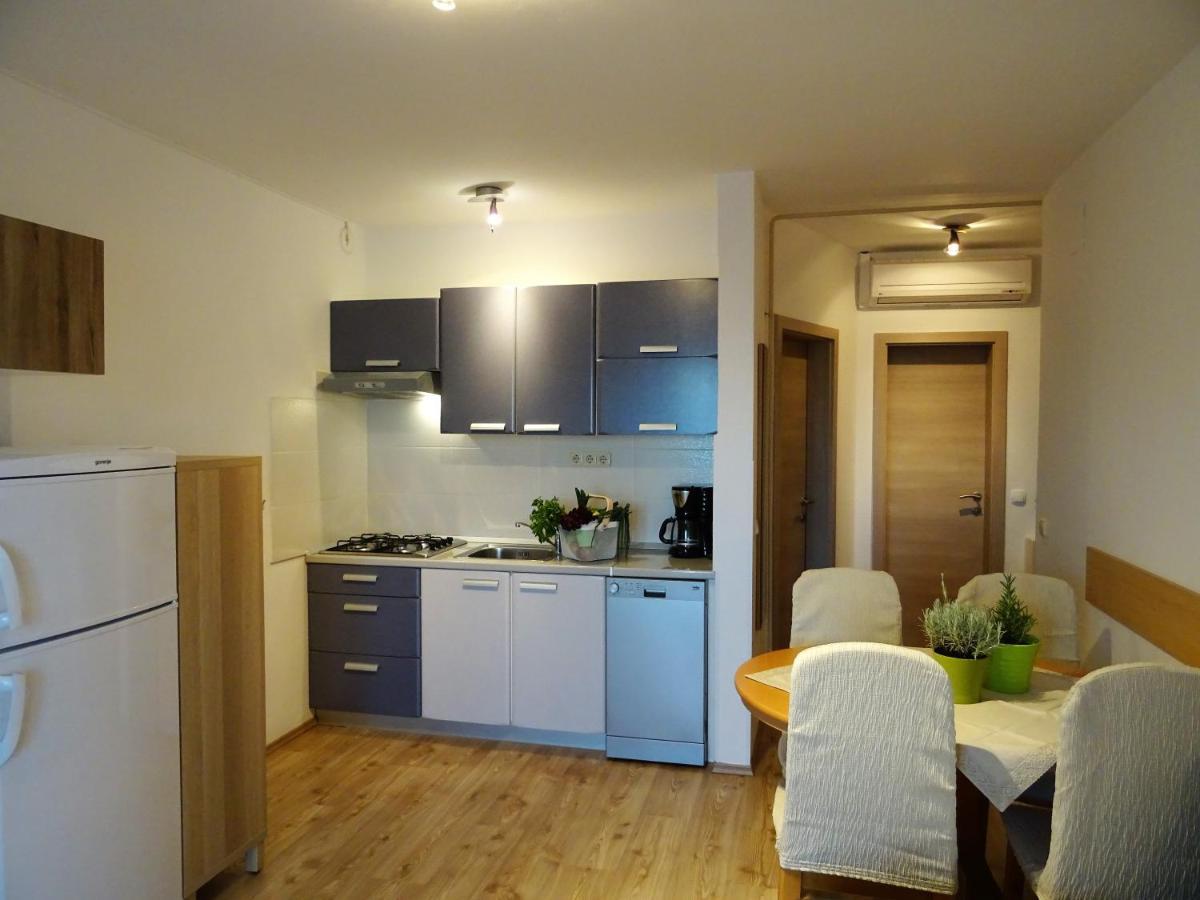 Apartments Topic Nin Luaran gambar
