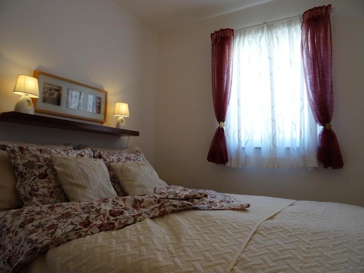 Apartments Topic Nin Luaran gambar